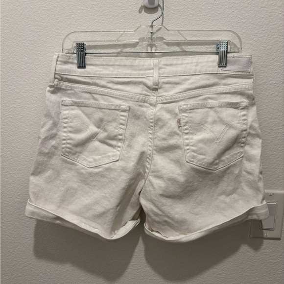 Levi's Women's Cream Jean Shorts - Picture 2 of 4
